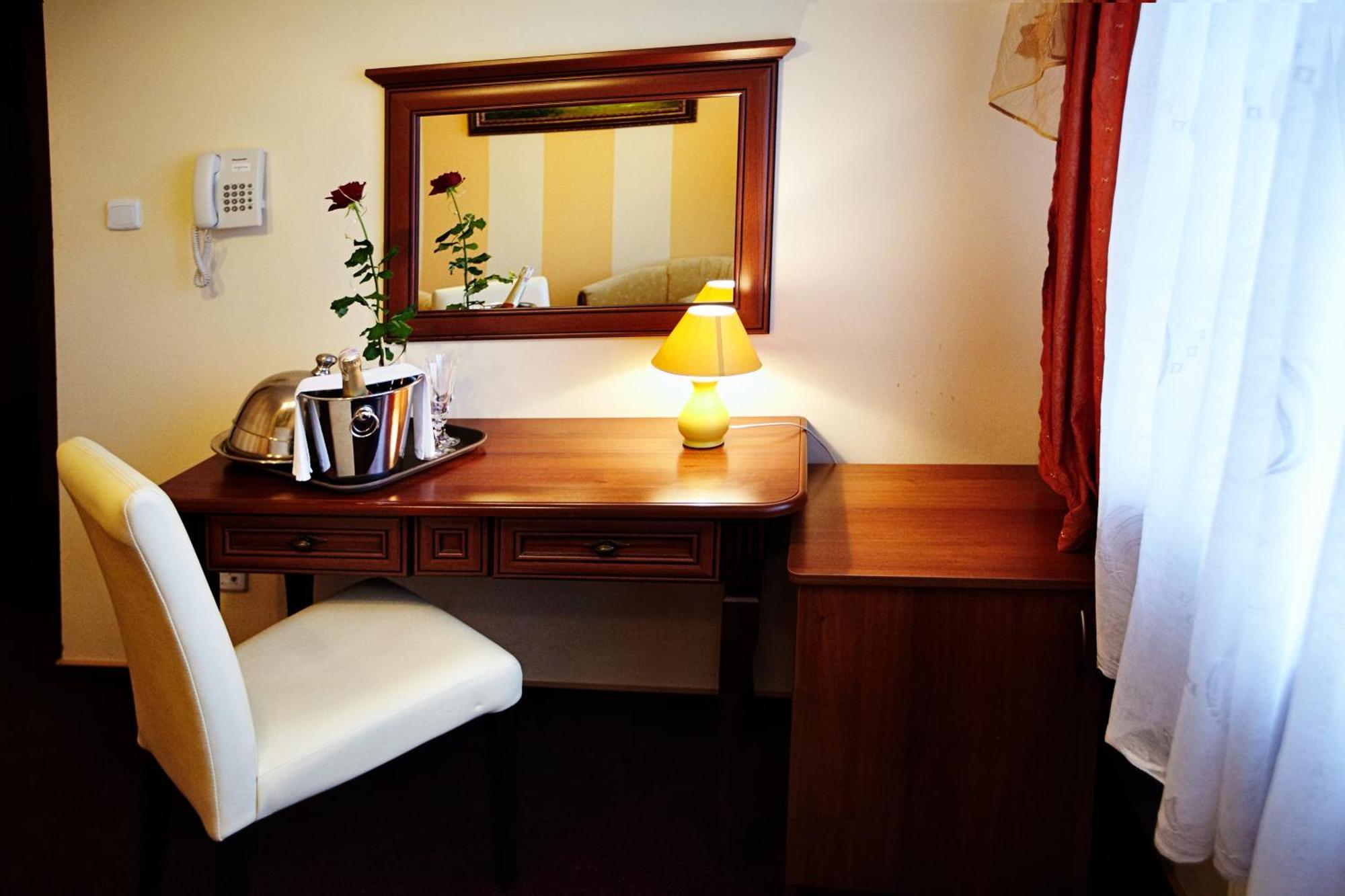 Hotel Dukat Biała Podlaska Esterno foto