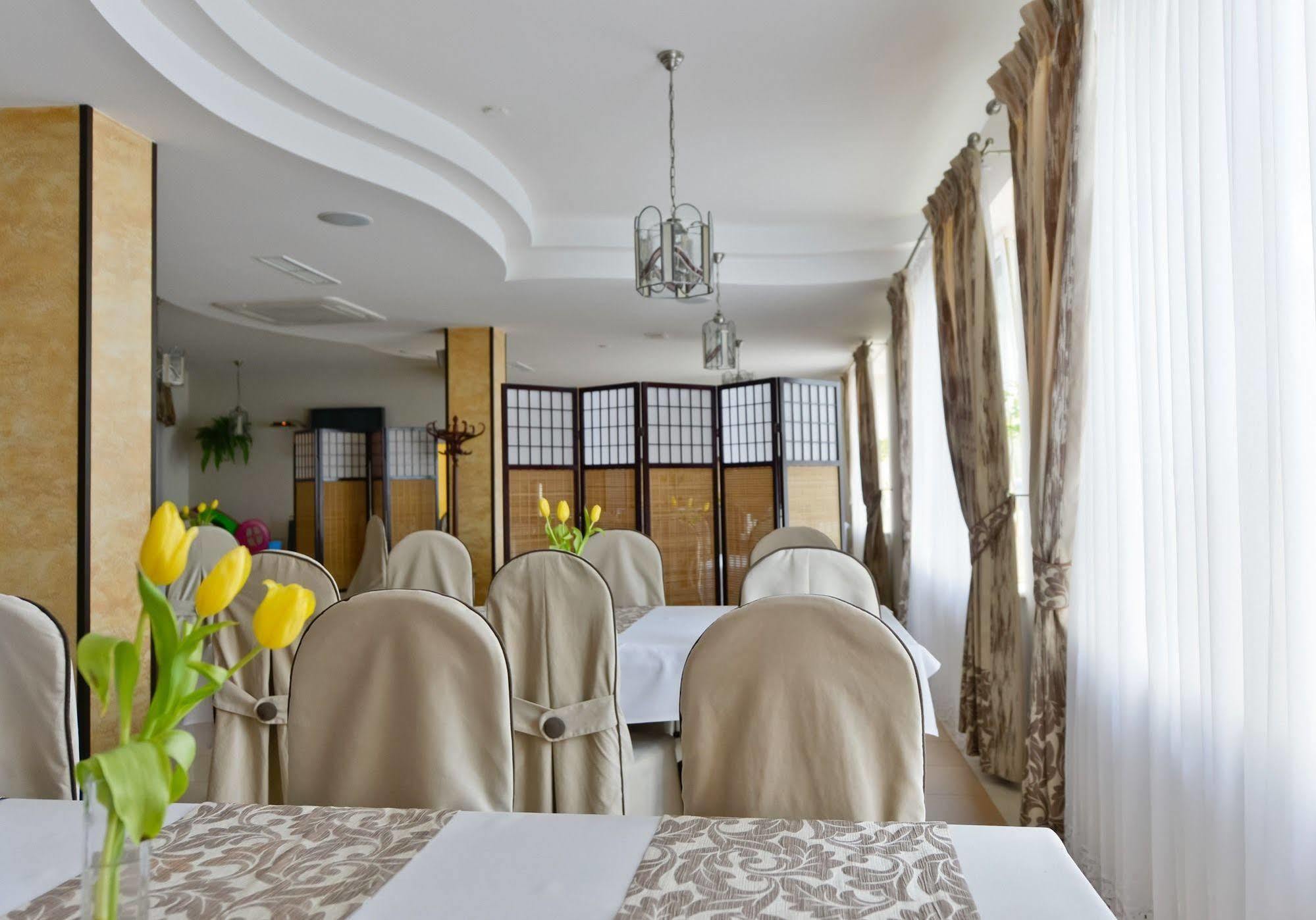 Hotel Dukat Biała Podlaska Esterno foto
