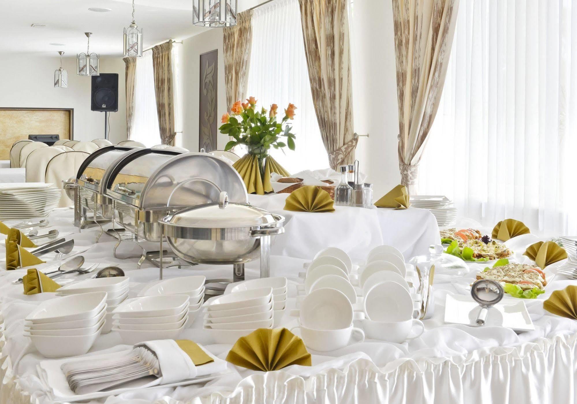 Hotel Dukat Biała Podlaska Esterno foto