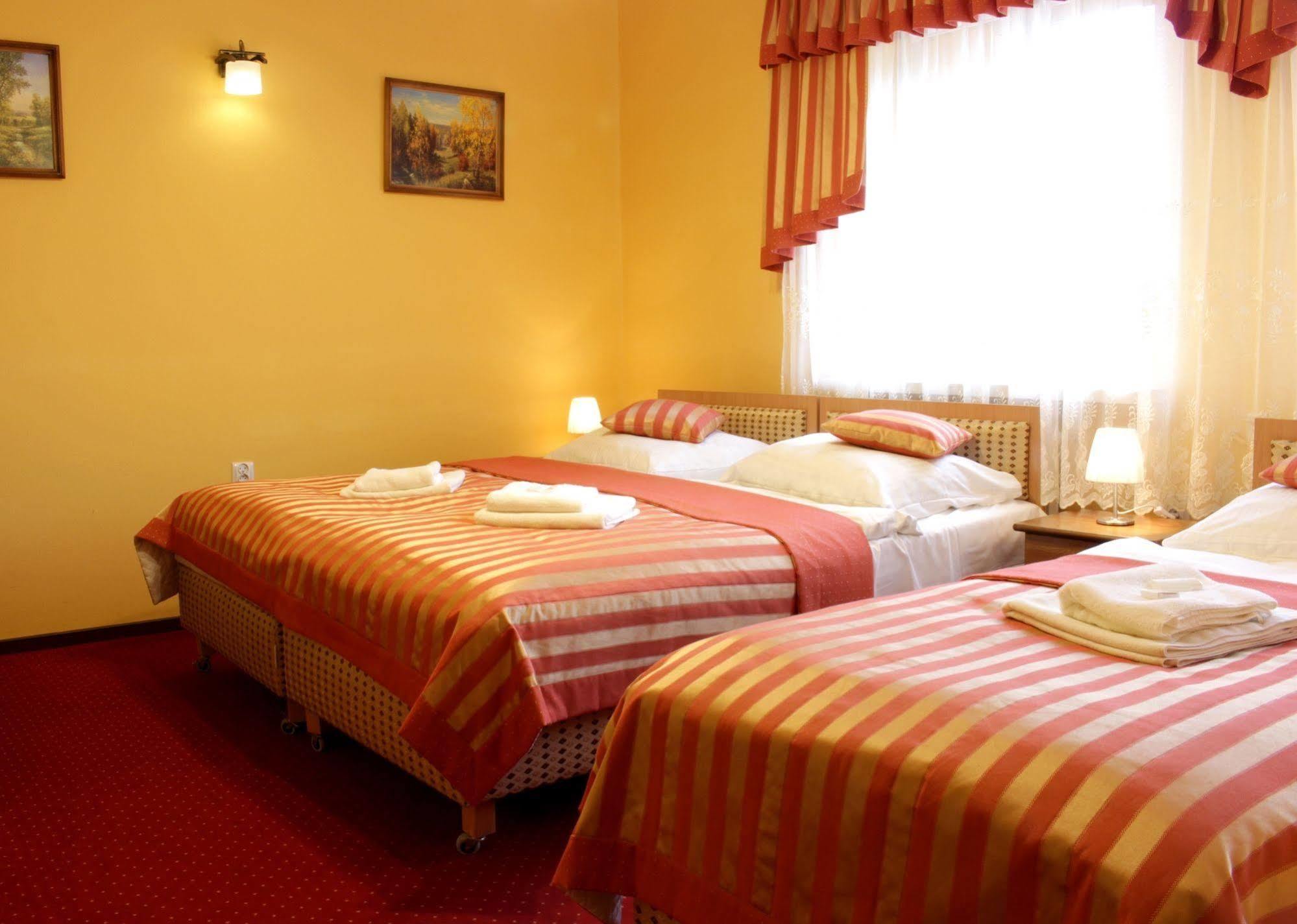 Hotel Dukat Biała Podlaska Esterno foto