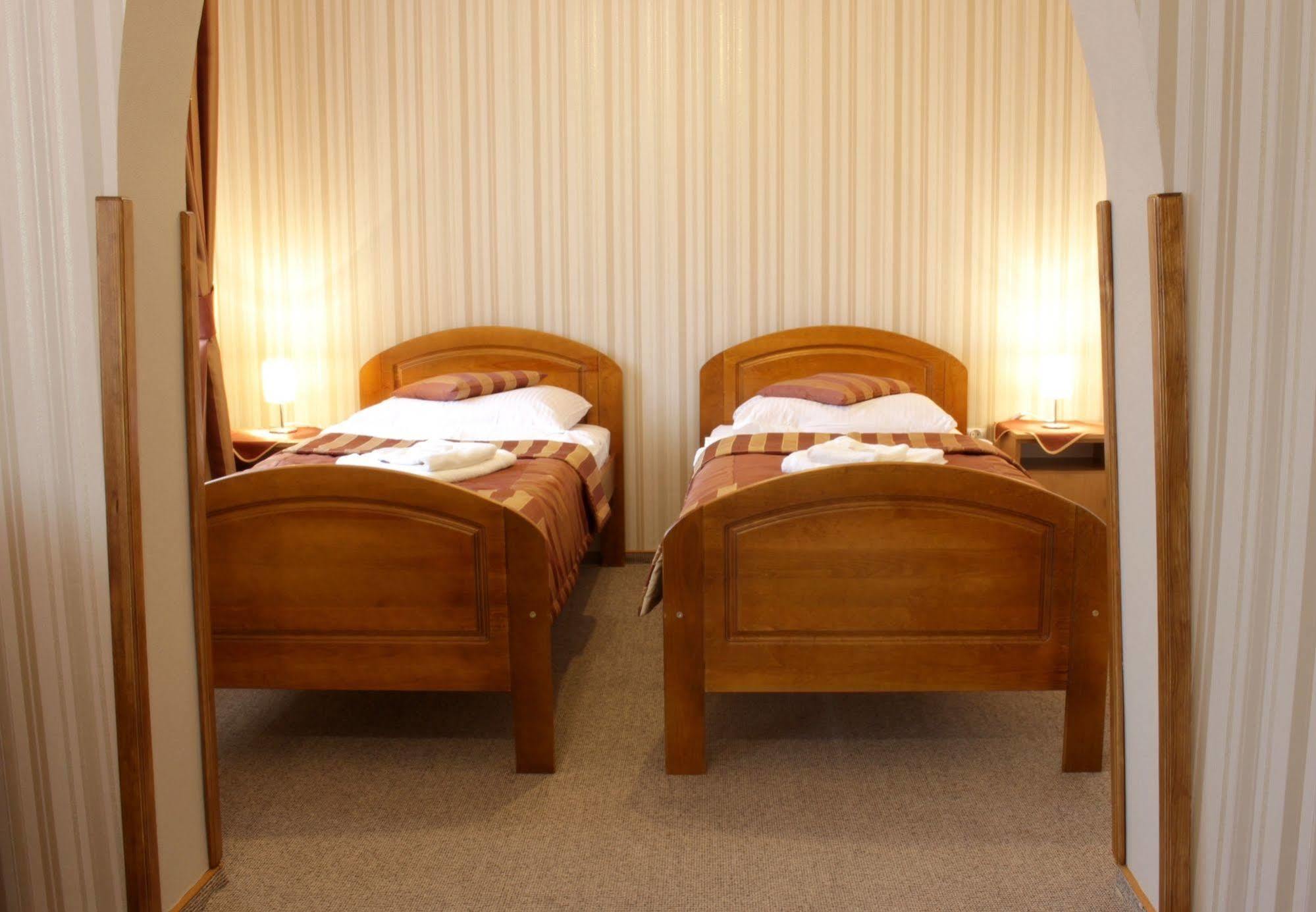 Hotel Dukat Biała Podlaska Esterno foto