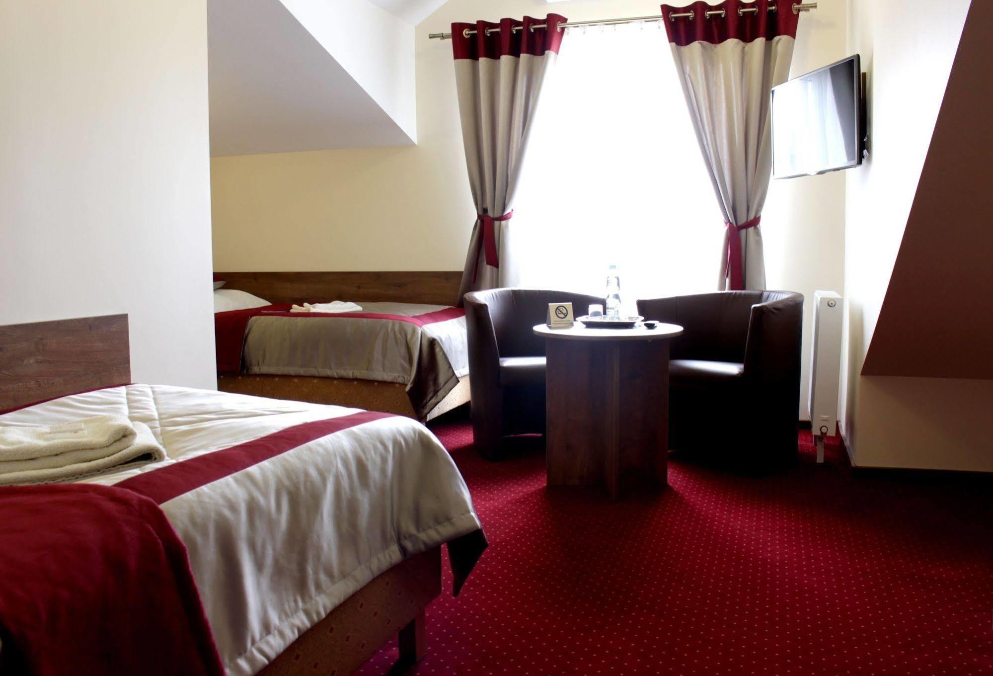 Hotel Dukat Biała Podlaska Esterno foto
