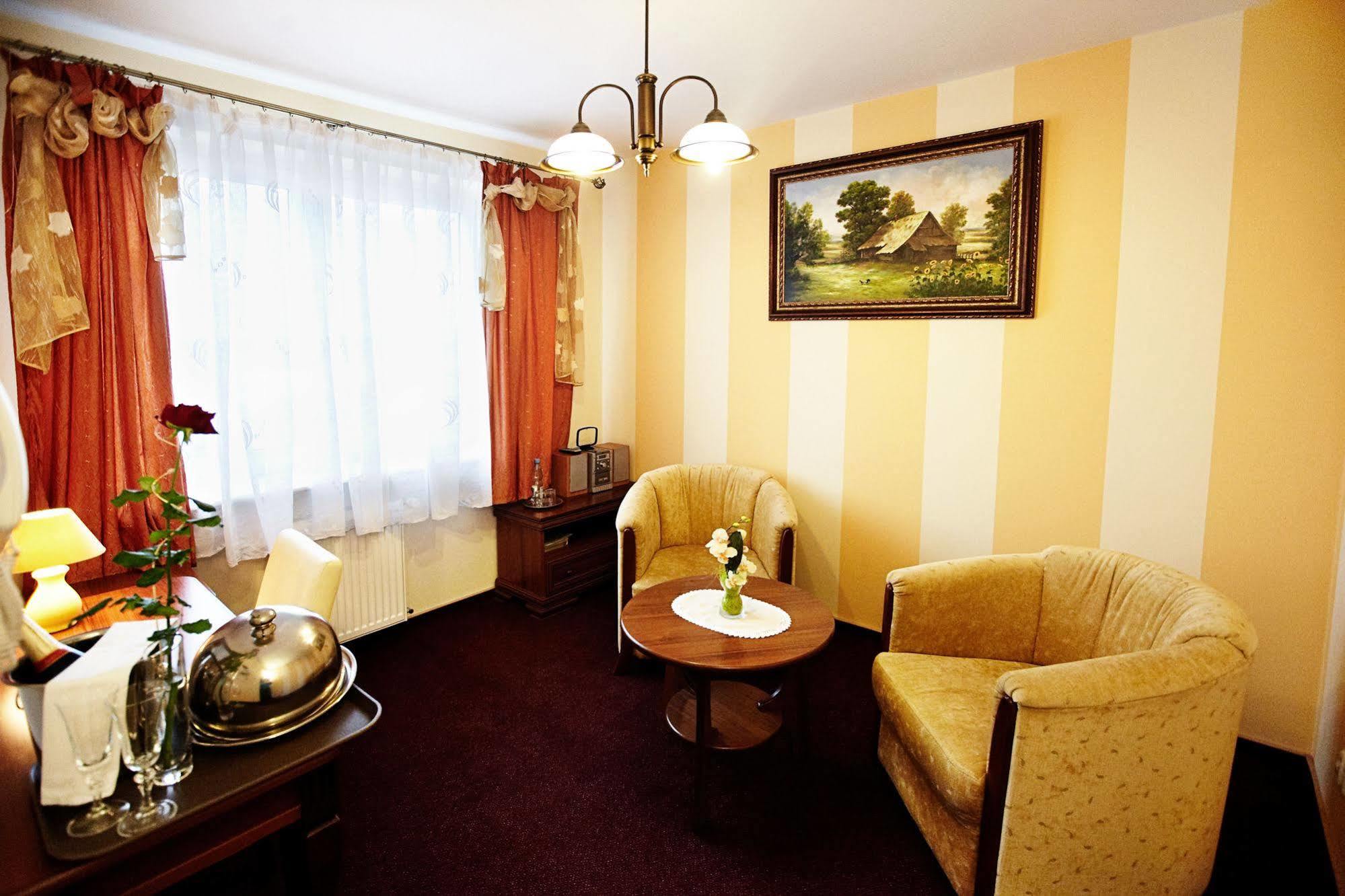 Hotel Dukat Biała Podlaska Esterno foto