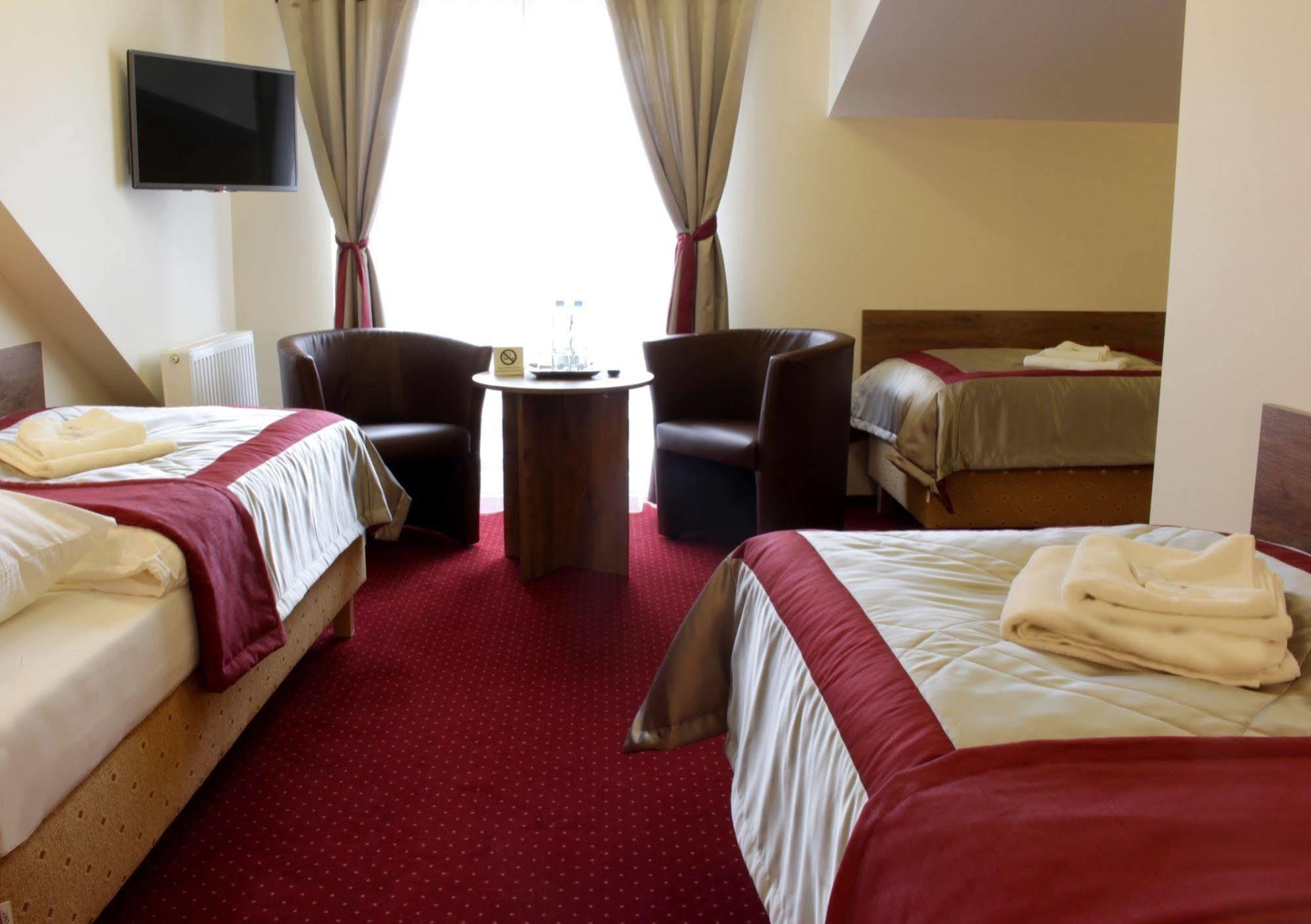 Hotel Dukat Biała Podlaska Esterno foto