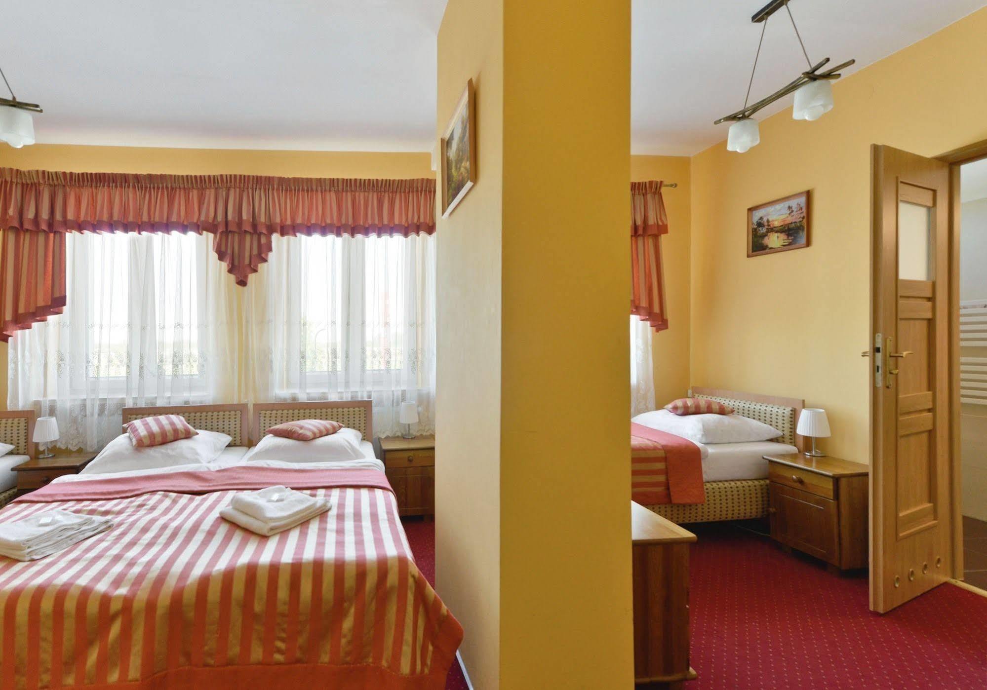 Hotel Dukat Biała Podlaska Esterno foto