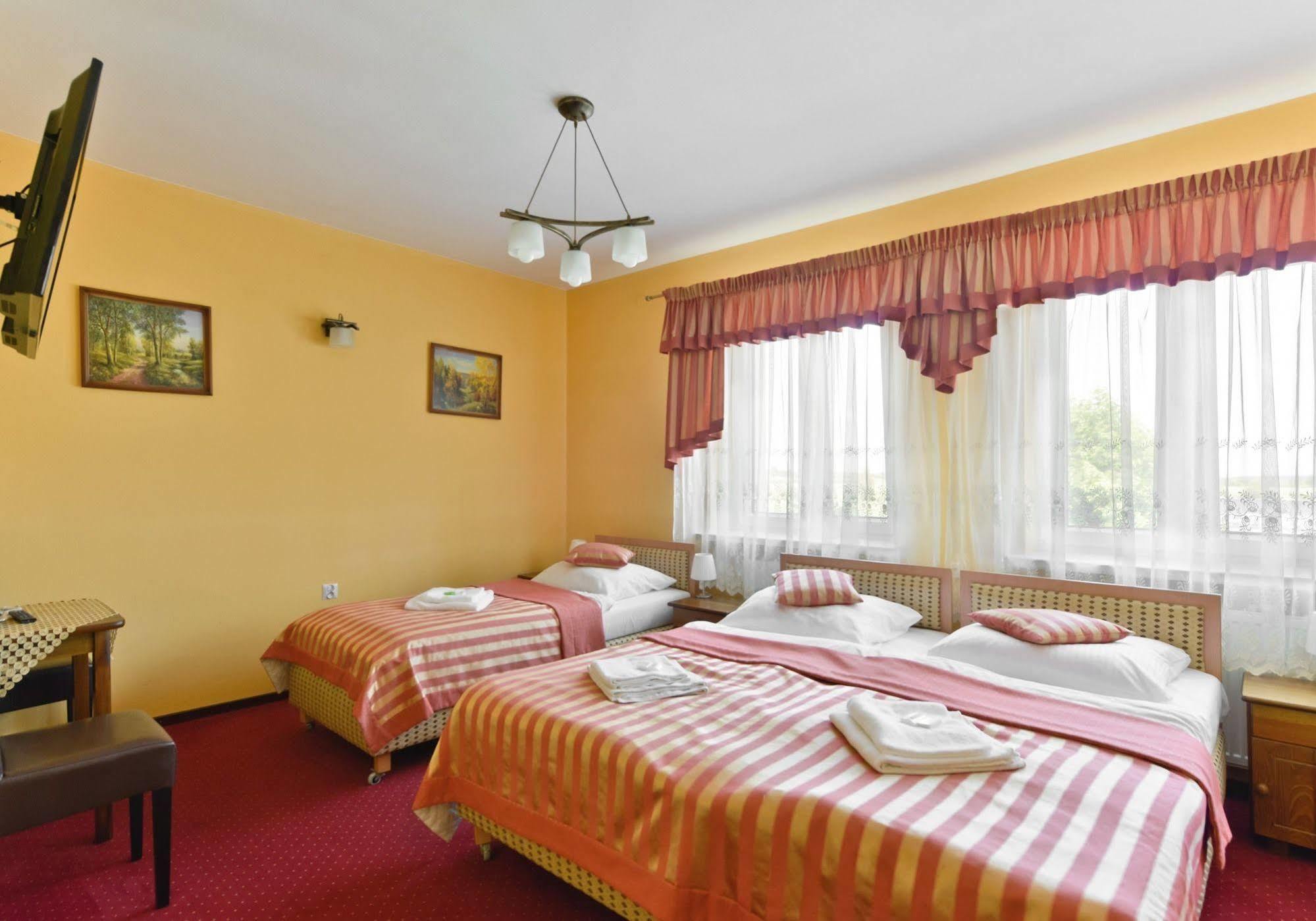 Hotel Dukat Biała Podlaska Esterno foto