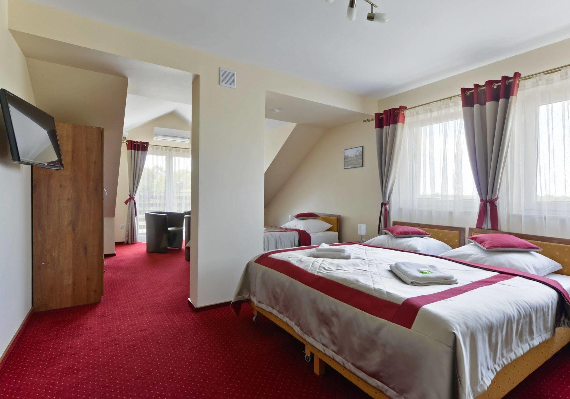 Hotel Dukat Biała Podlaska Esterno foto