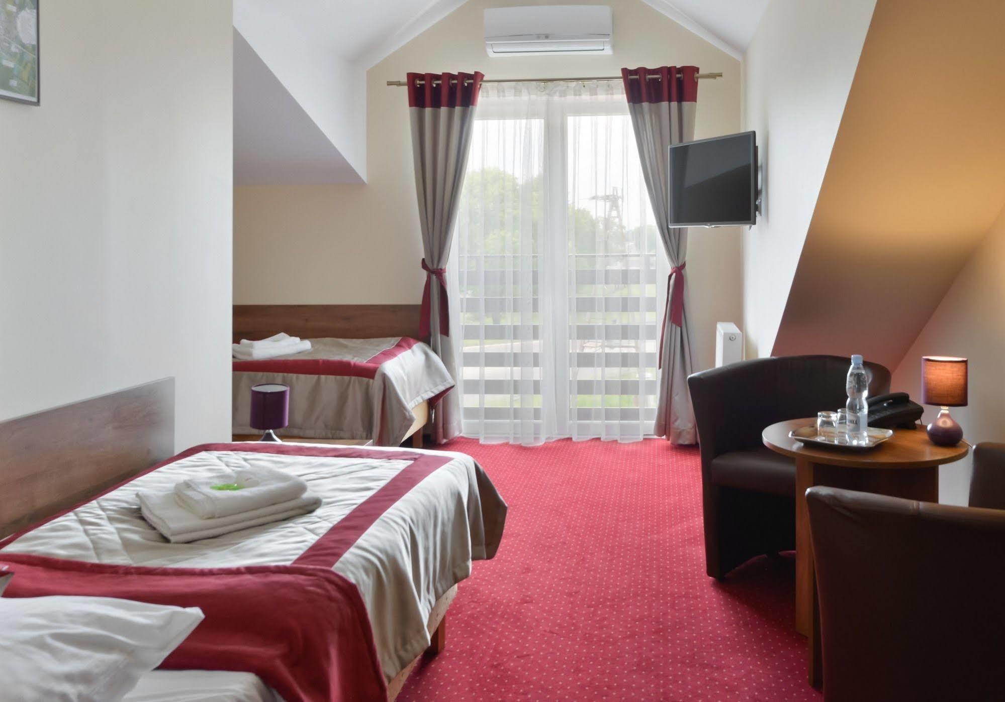 Hotel Dukat Biała Podlaska Esterno foto