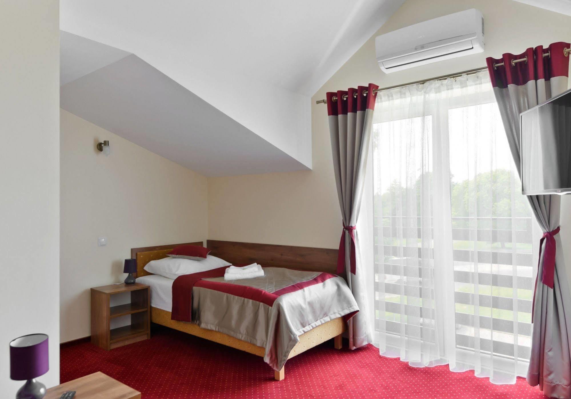 Hotel Dukat Biała Podlaska Esterno foto